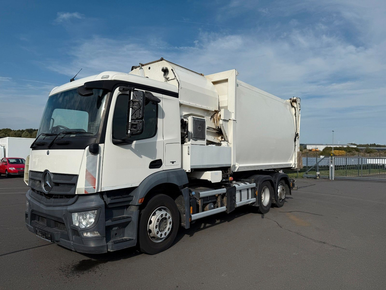 Mercedes-Benz Antos 2533 Seitenlader HS SL- VK- F - Camión de basura: foto 1 Mercedes-Benz Antos 2533 Seitenlader HS SL- VK- F - Camión de basura: foto 1