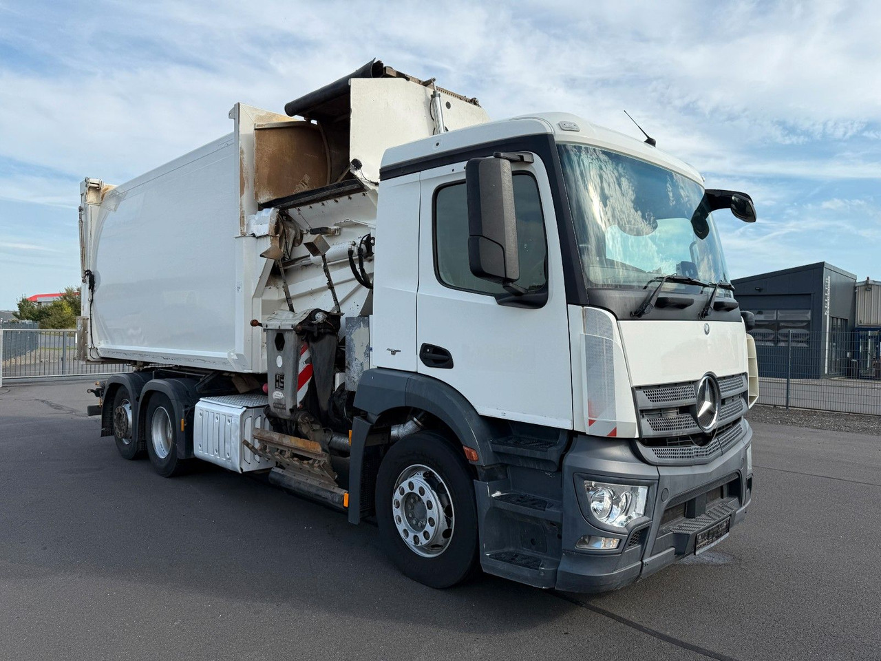 Mercedes-Benz Antos 2533 Seitenlader HS SL- VK- F - Camión de basura: foto 3 Mercedes-Benz Antos 2533 Seitenlader HS SL- VK- F - Camión de basura: foto 3