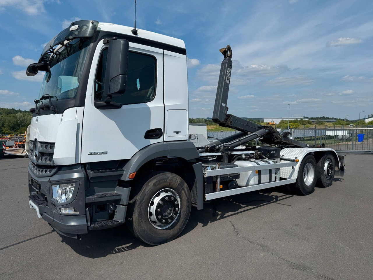 Mercedes-Benz Arocs 2535 6x2 Hiab XR 21S59 + Kranhydraulik - Multibasculante camión: foto 5 Mercedes-Benz Arocs 2535 6x2 Hiab XR 21S59 + Kranhydraulik - Multibasculante camión: foto 5
