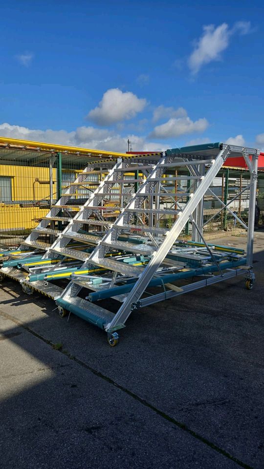 ABG Helicopter Super Puma Maintenance Stairs - Escalera de pasajeros: foto 1 ABG Helicopter Super Puma Maintenance Stairs - Escalera de pasajeros: foto 1