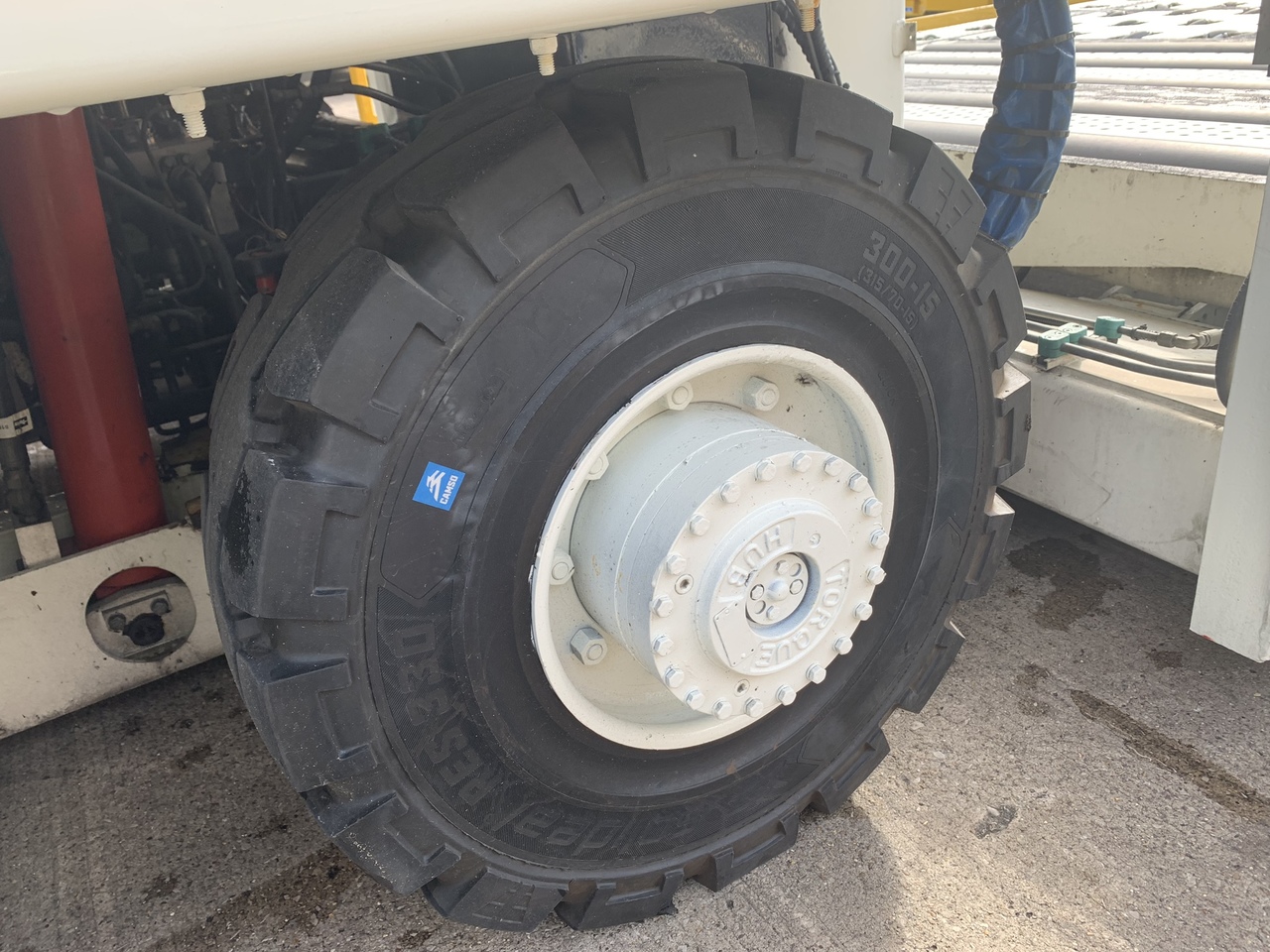 Lower Deck Loader 7 tons FMC  Commander 15 - Cargadora de contenedores/ Palets: foto 4 Lower Deck Loader 7 tons FMC  Commander 15 - Cargadora de contenedores/ Palets: foto 4