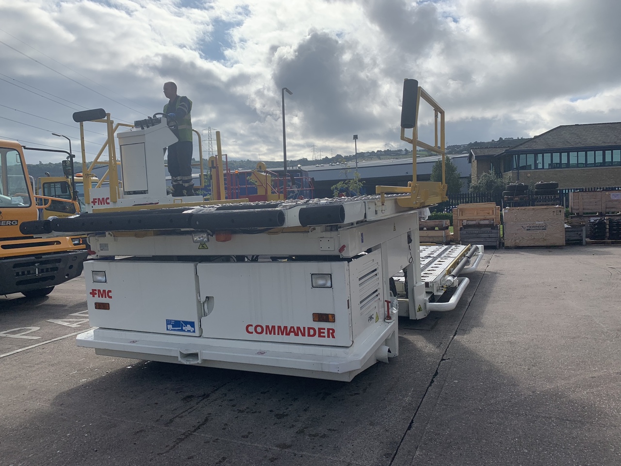 Lower Deck Loader 7 tons FMC  Commander 15 - Cargadora de contenedores/ Palets: foto 3 Lower Deck Loader 7 tons FMC  Commander 15 - Cargadora de contenedores/ Palets: foto 3