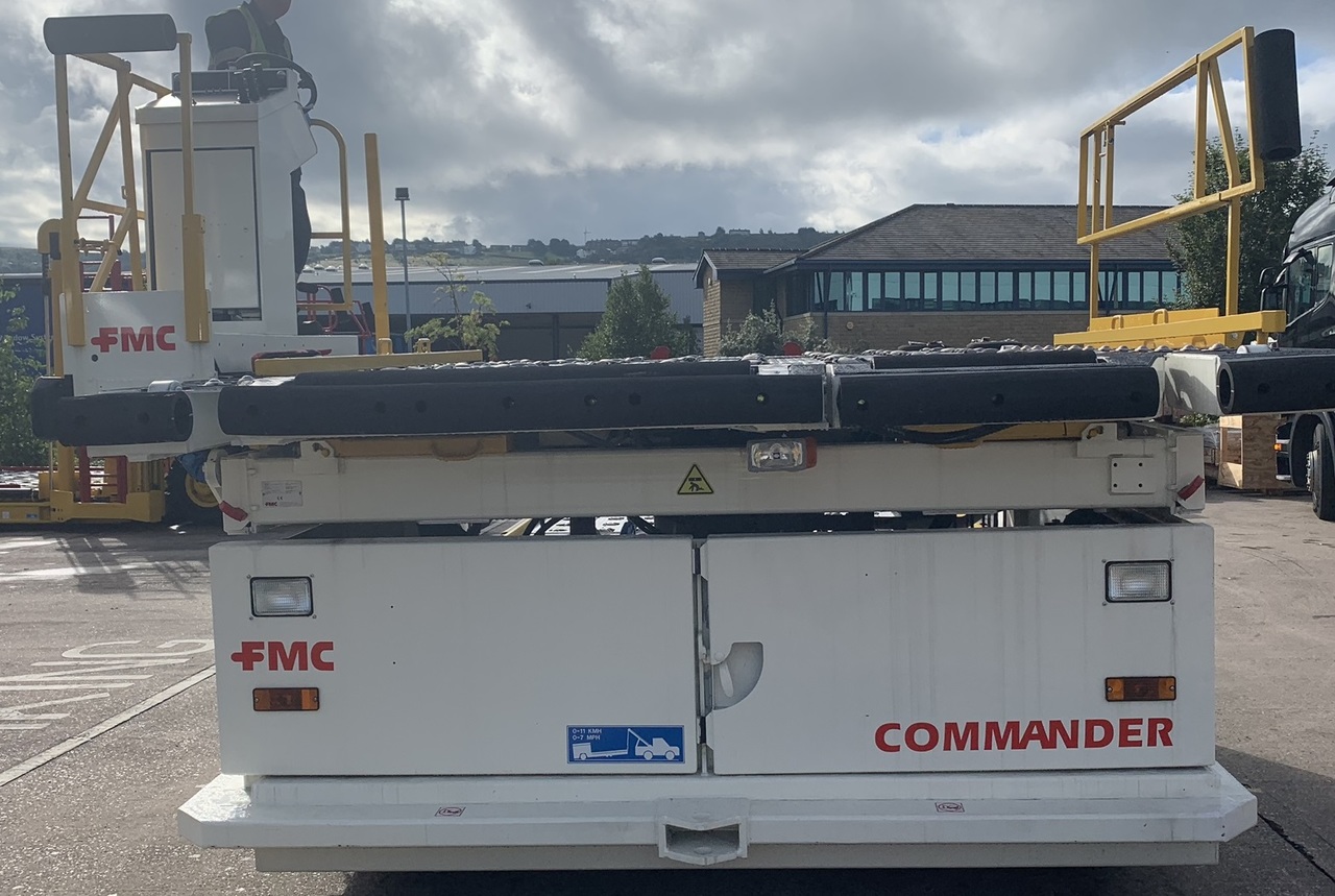 Lower Deck Loader 7 tons FMC  Commander 15 - Cargadora de contenedores/ Palets: foto 1 Lower Deck Loader 7 tons FMC  Commander 15 - Cargadora de contenedores/ Palets: foto 1