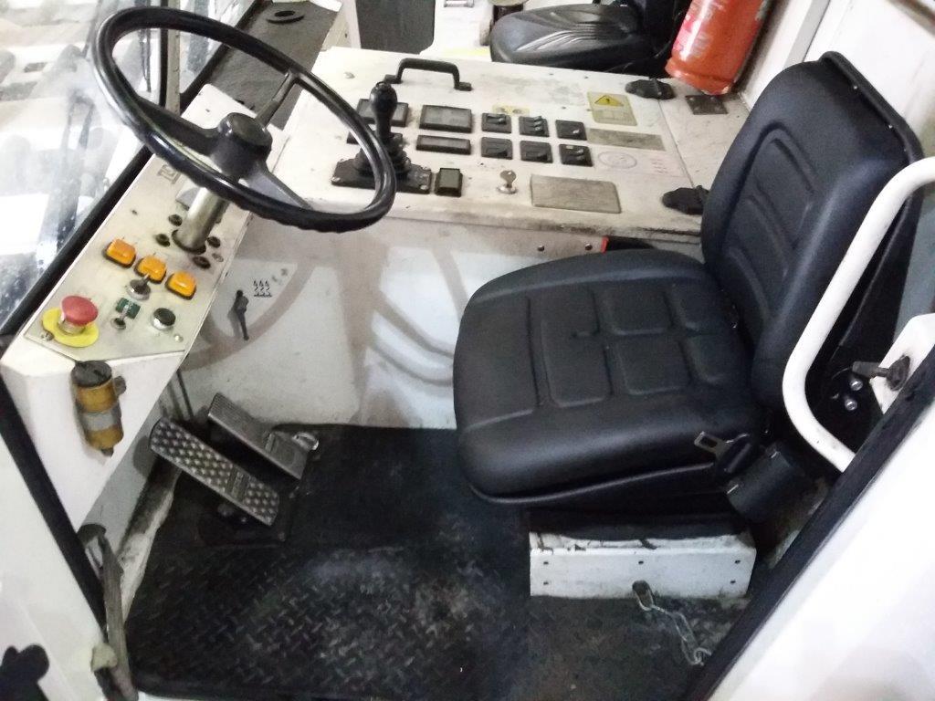 Pushback Tractor TLD TMX400-30 - Remolcador de aviones: foto 4 Pushback Tractor TLD TMX400-30 - Remolcador de aviones: foto 4