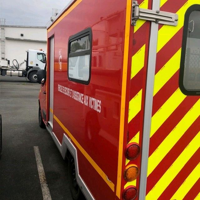 Renault MASTER III Autobus/Autocar - JV - 2.3 DCI 125 (FWD) - 125cv - Ambulancia: foto 4 Renault MASTER III Autobus/Autocar - JV - 2.3 DCI 125 (FWD) - 125cv - Ambulancia: foto 4