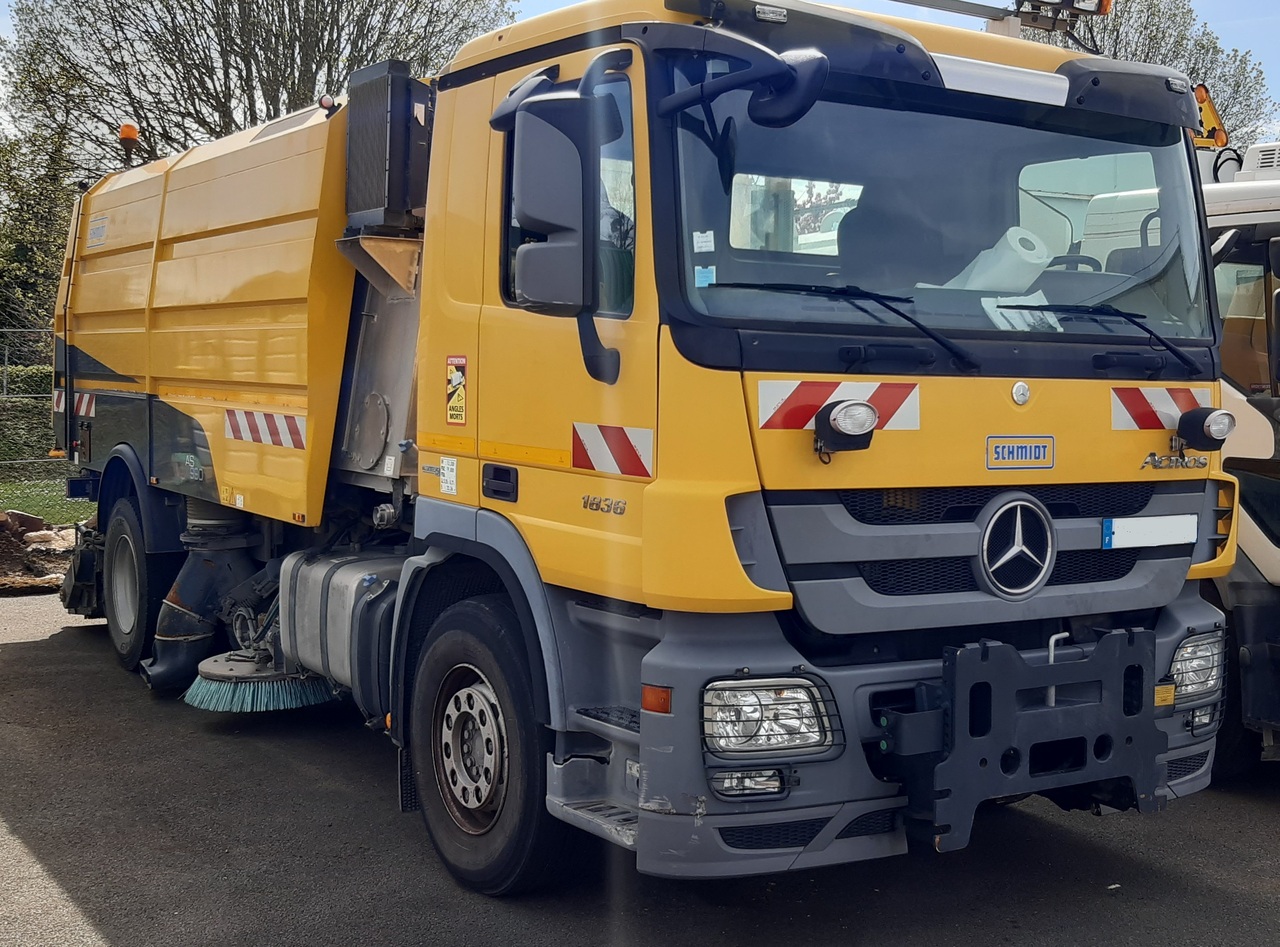 Runway Sweeper Schmidt AS990 - Barredora vial: foto 1 Runway Sweeper Schmidt AS990 - Barredora vial: foto 1