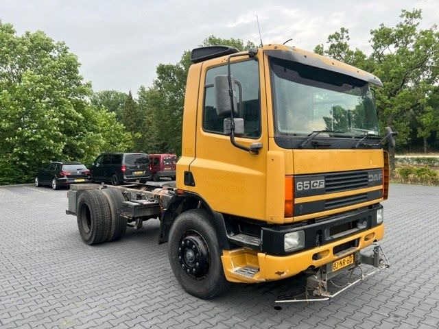 DAF CF 65 FA65.210 CF Right Hand Drive - Chasis camión: foto 1 DAF CF 65 FA65.210 CF Right Hand Drive - Chasis camión: foto 1