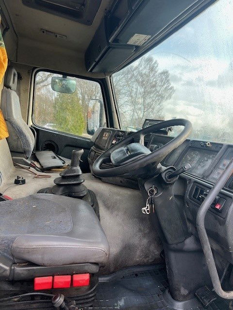 Volvo FM 12 FM12 8x4 Right Hand Drive - Volquete camión: foto 5 Volvo FM 12 FM12 8x4 Right Hand Drive - Volquete camión: foto 5