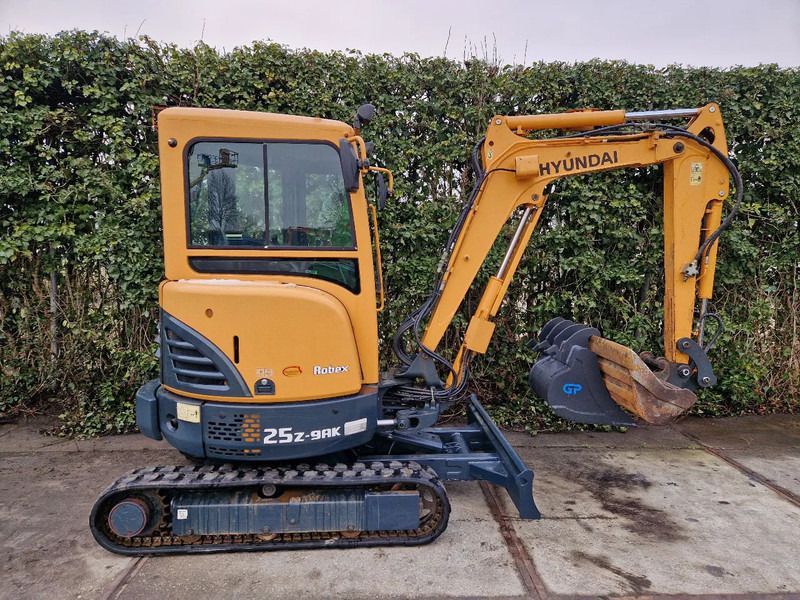 Hyundai 25Z-9AK - Miniexcavadora: foto 3 Hyundai 25Z-9AK - Miniexcavadora: foto 3