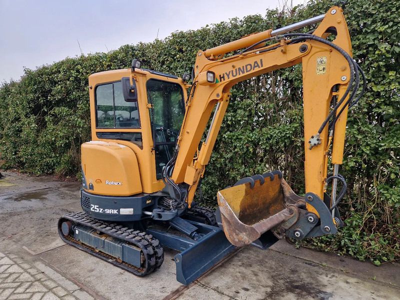 Hyundai 25Z-9AK - Miniexcavadora: foto 4 Hyundai 25Z-9AK - Miniexcavadora: foto 4