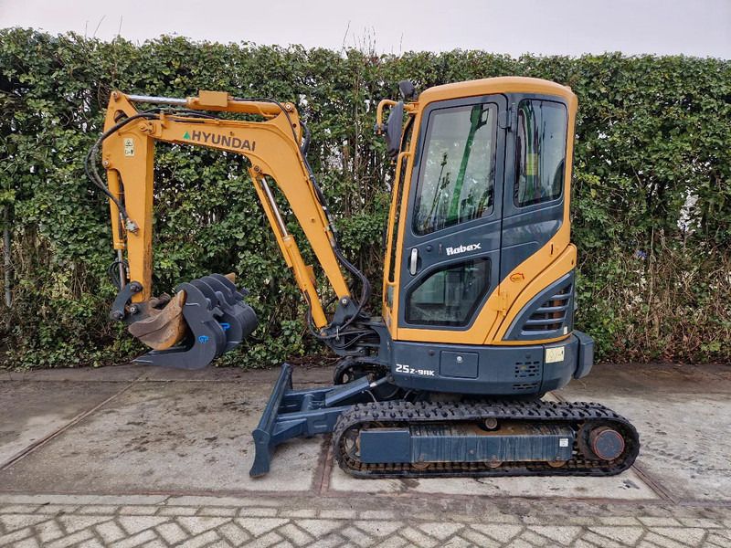 Hyundai 25Z-9AK - Miniexcavadora: foto 1 Hyundai 25Z-9AK - Miniexcavadora: foto 1