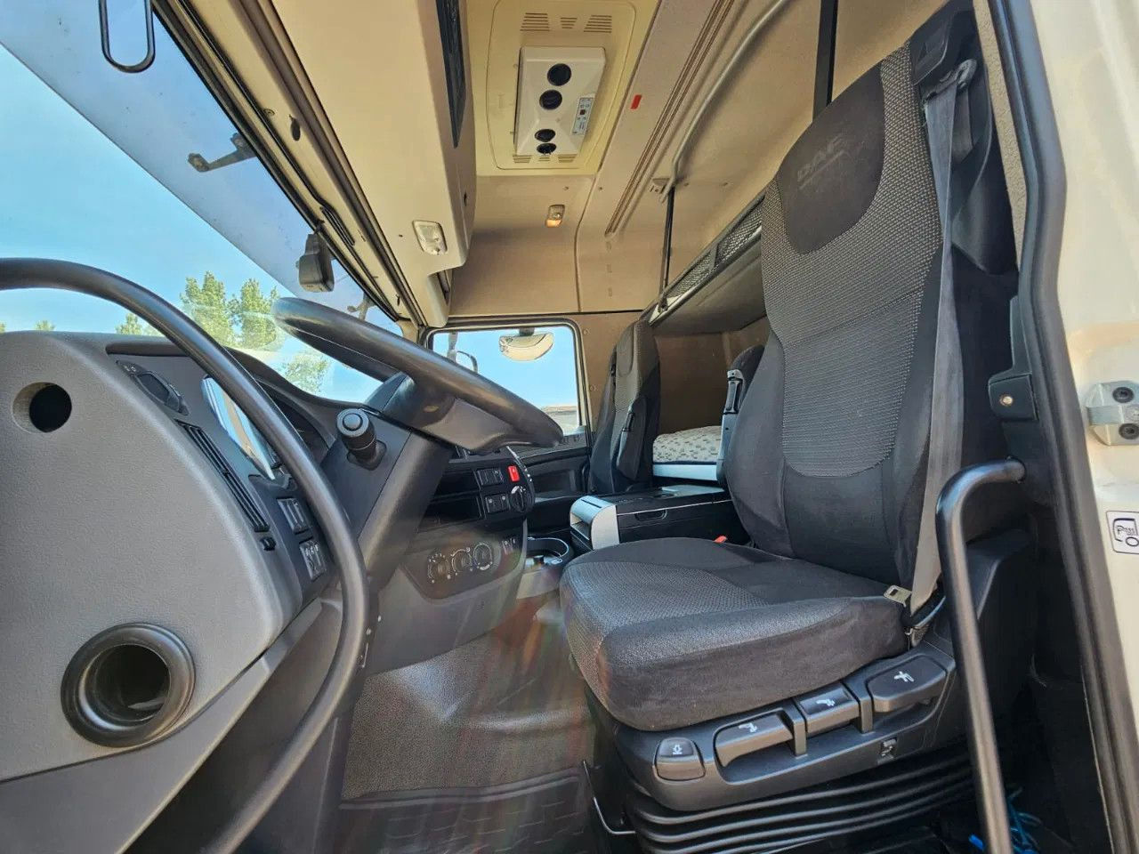 DAF XF 460 Space Cab Standklima 1 units - Cabeza tractora: foto 5 DAF XF 460 Space Cab Standklima 1 units - Cabeza tractora: foto 5