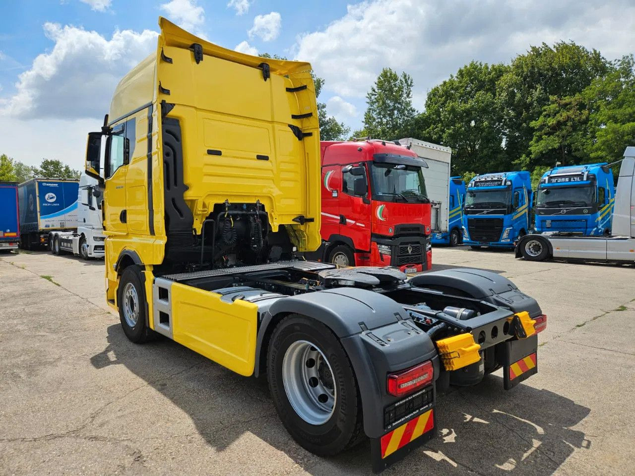MAN TGX 18.520 XXL Standard Yellow Full Spoiler Big - Cabeza tractora: foto 4 MAN TGX 18.520 XXL Standard Yellow Full Spoiler Big - Cabeza tractora: foto 4