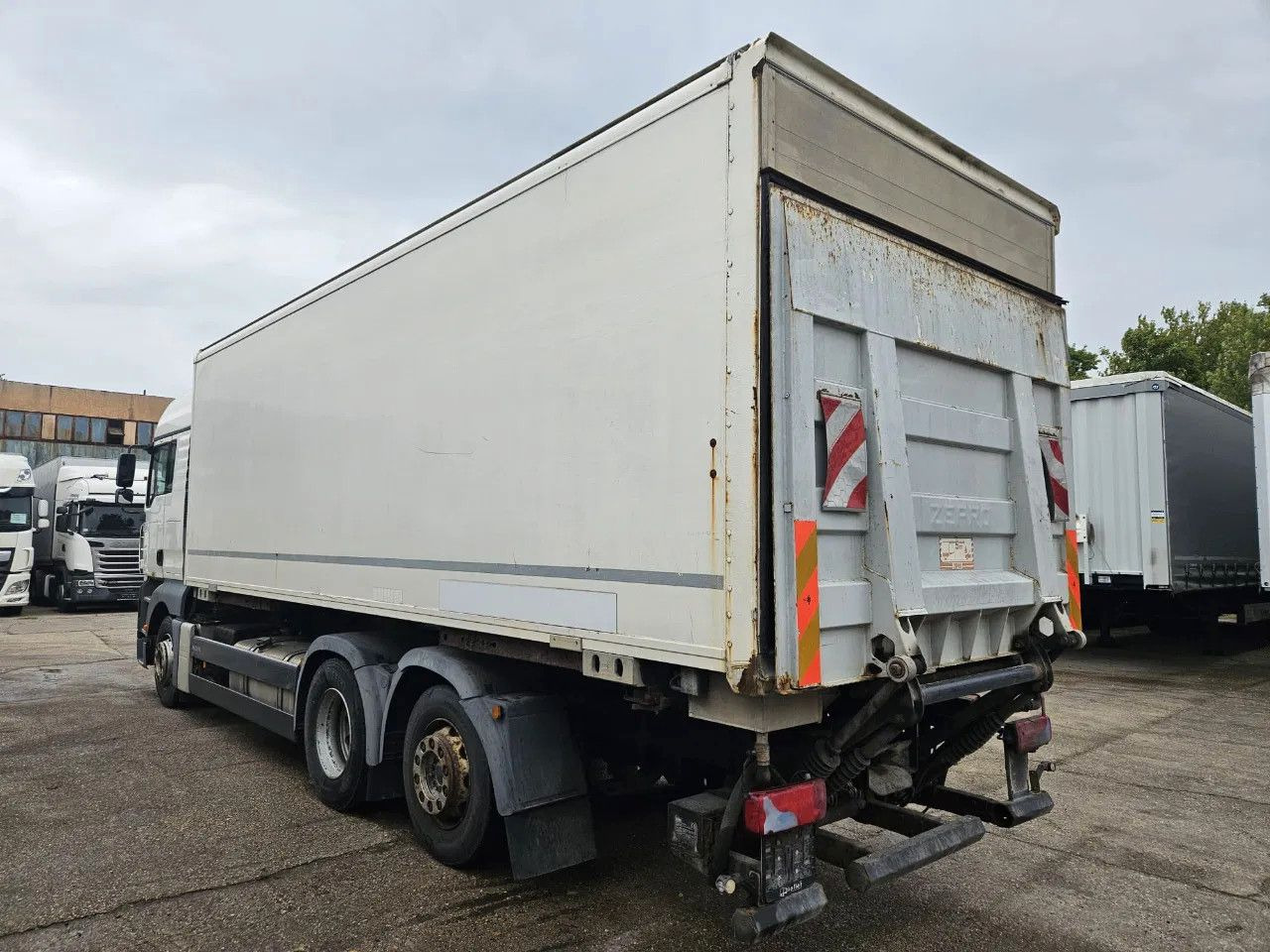 MAN TGA 26.400 BDF Tail Lift Euro5, New Smart2 Tacho - Portacontenedore/ Intercambiable camión: foto 4 MAN TGA 26.400 BDF Tail Lift Euro5, New Smart2 Tacho - Portacontenedore/ Intercambiable camión: foto 4