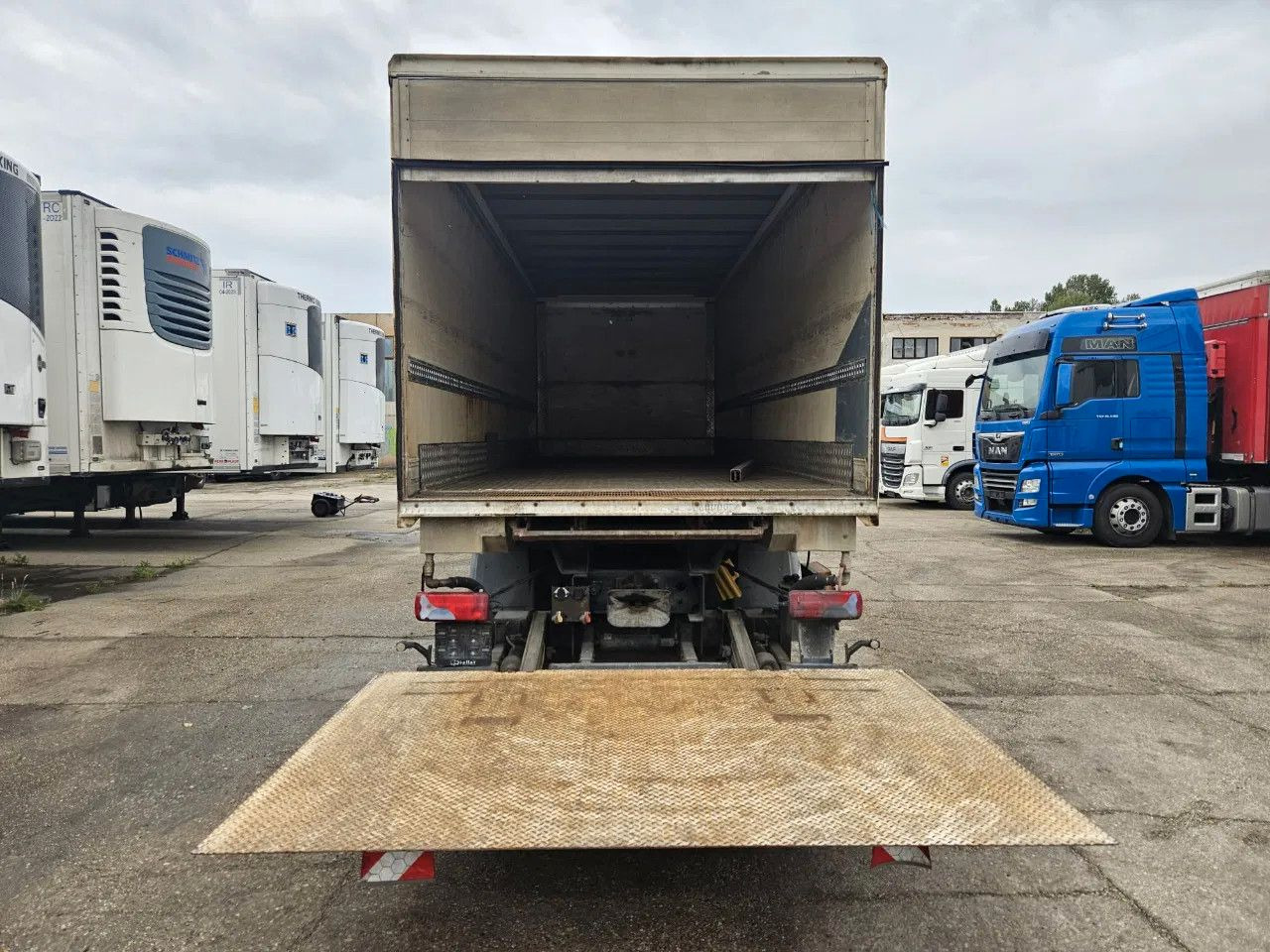 MAN TGA 26.400 BDF Tail Lift Euro5, New Smart2 Tacho - Portacontenedore/ Intercambiable camión: foto 5 MAN TGA 26.400 BDF Tail Lift Euro5, New Smart2 Tacho - Portacontenedore/ Intercambiable camión: foto 5
