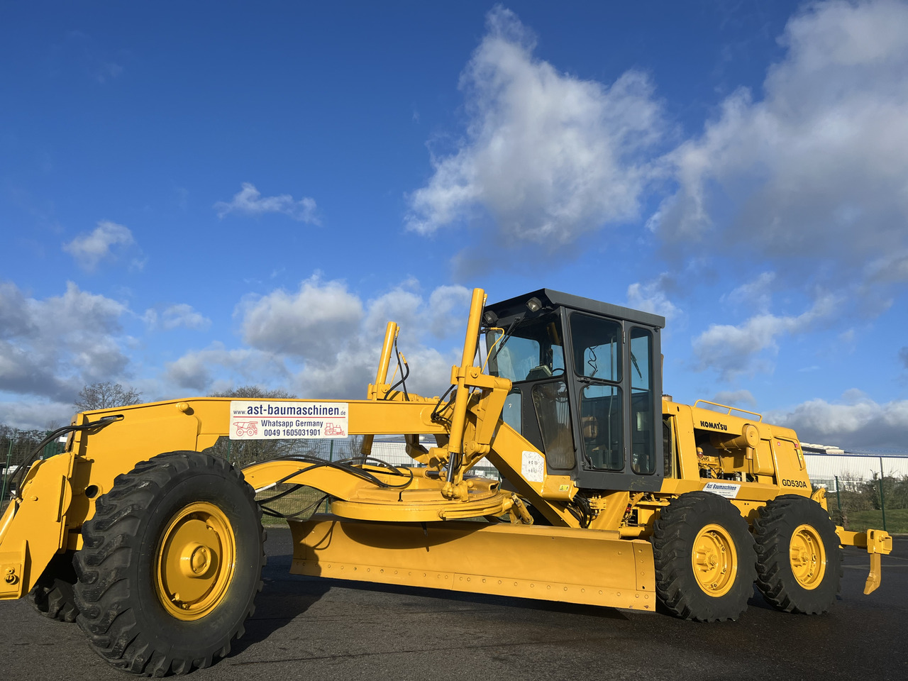 KOMATSU GD530A mit 5-Zahn-Heckaufreisser - Grader: foto 1 KOMATSU GD530A mit 5-Zahn-Heckaufreisser - Grader: foto 1