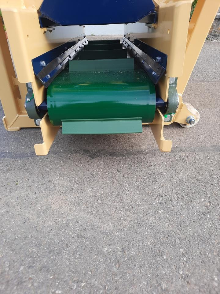 Liegeboxen Einstreugerät Futterverteilgerät Hoflader Radlader Cat - Maquinaria ganadera: foto 5 Liegeboxen Einstreugerät Futterverteilgerät Hoflader Radlader Cat - Maquinaria ganadera: foto 5