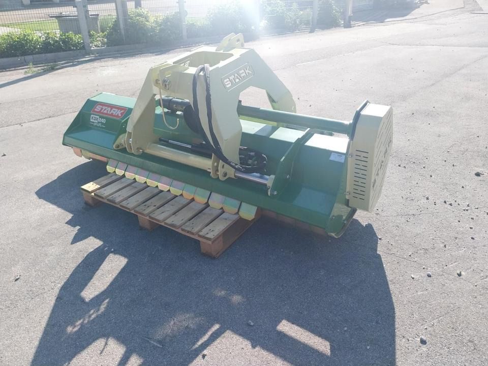 Mulcher Schlegelmulcher Stark KDX 240 Profi hydr. Seitenverschub - Desbrozadora de martillos: foto 1 Mulcher Schlegelmulcher Stark KDX 240 Profi hydr. Seitenverschub - Desbrozadora de martillos: foto 1