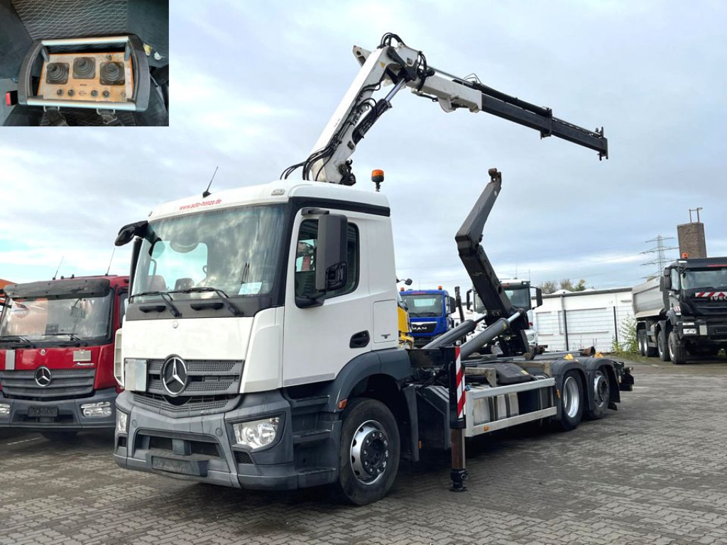 MERCEDES-BENZ Antos 2543 L 6x2 Abrollkipper mit Kran Funk+Greiferst. - Multibasculante camión, Camión grúa: foto 1 MERCEDES-BENZ Antos 2543 L 6x2 Abrollkipper mit Kran Funk+Greiferst. - Multibasculante camión, Camión grúa: foto 1