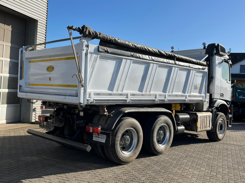 Volquete camión MERCEDES-BENZ Arocs 2645 K 6x4 3-Achs Kipper gr. Meiller Bordmatik 2 Stempel: foto 8