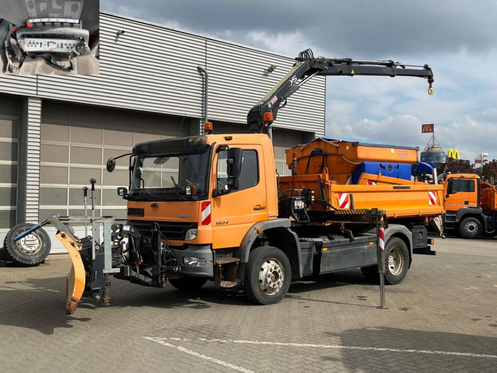 MERCEDES-BENZ Atego 1624 AK 4x4 2-Achs Allradkipper Kran Winterdienst - Volquete camión, Camión grúa: foto 1 MERCEDES-BENZ Atego 1624 AK 4x4 2-Achs Allradkipper Kran Winterdienst - Volquete camión, Camión grúa: foto 1