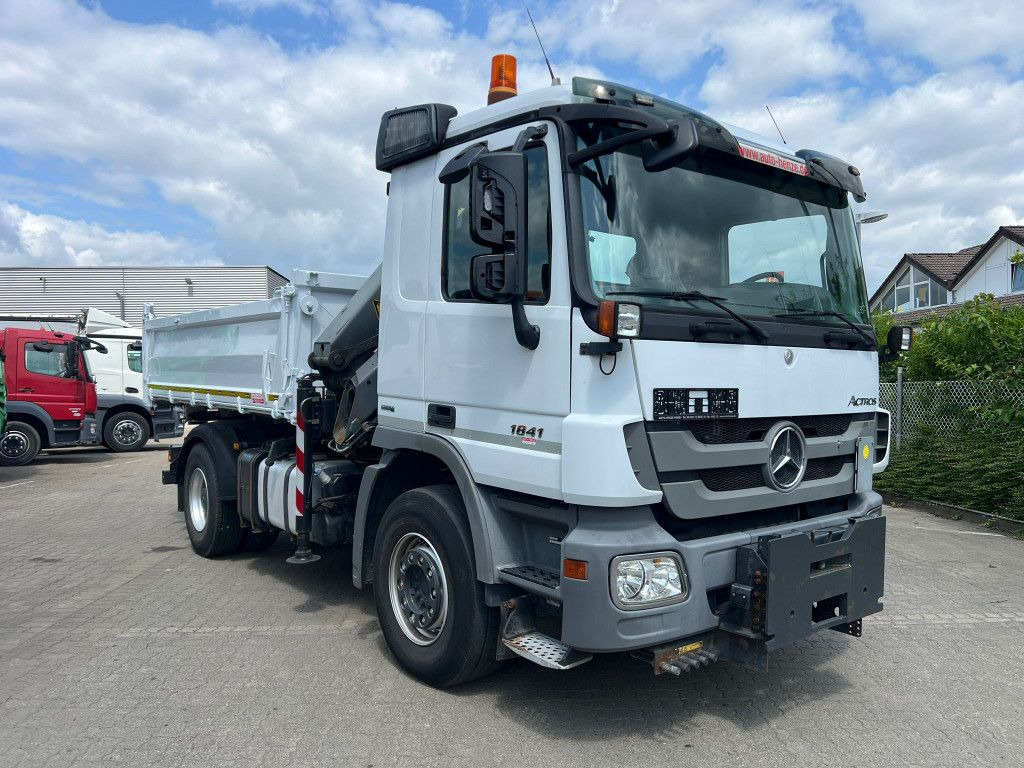 Mercedes-Benz Actros 1841 K 2-Achs Kipper Kran Funk/2xhydr+Gre Mercedes-Benz Actros 1841 K 2-Achs Kipper Kran Funk/2xhydr+Gre - Volquete camión, Camión grúa: foto 2 Mercedes-Benz Actros 1841 K 2-Achs Kipper Kran Funk/2xhydr+Gre Mercedes-Benz Actros 1841 K 2-Achs Kipper Kran Funk/2xhydr+Gre - Volquete camión, Camión grúa: foto 2