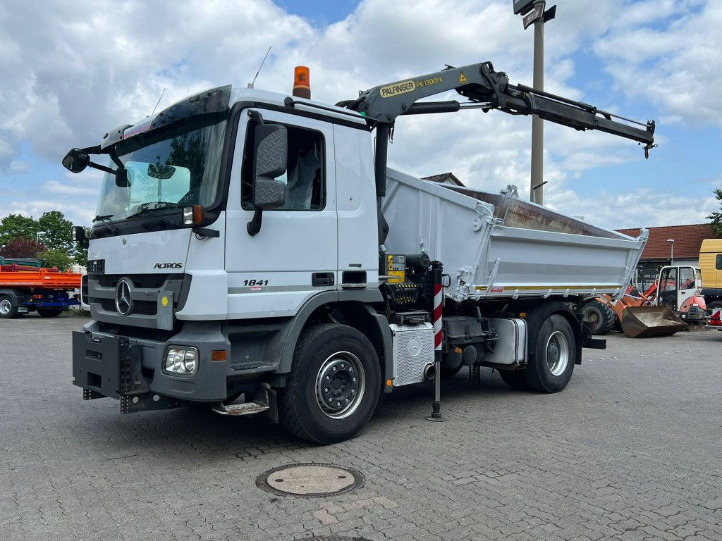 Mercedes-Benz Actros 1841 K 2-Achs Kipper Kran Funk/2xhydr+Gre Mercedes-Benz Actros 1841 K 2-Achs Kipper Kran Funk/2xhydr+Gre - Volquete camión, Camión grúa: foto 1 Mercedes-Benz Actros 1841 K 2-Achs Kipper Kran Funk/2xhydr+Gre Mercedes-Benz Actros 1841 K 2-Achs Kipper Kran Funk/2xhydr+Gre - Volquete camión, Camión grúa: foto 1