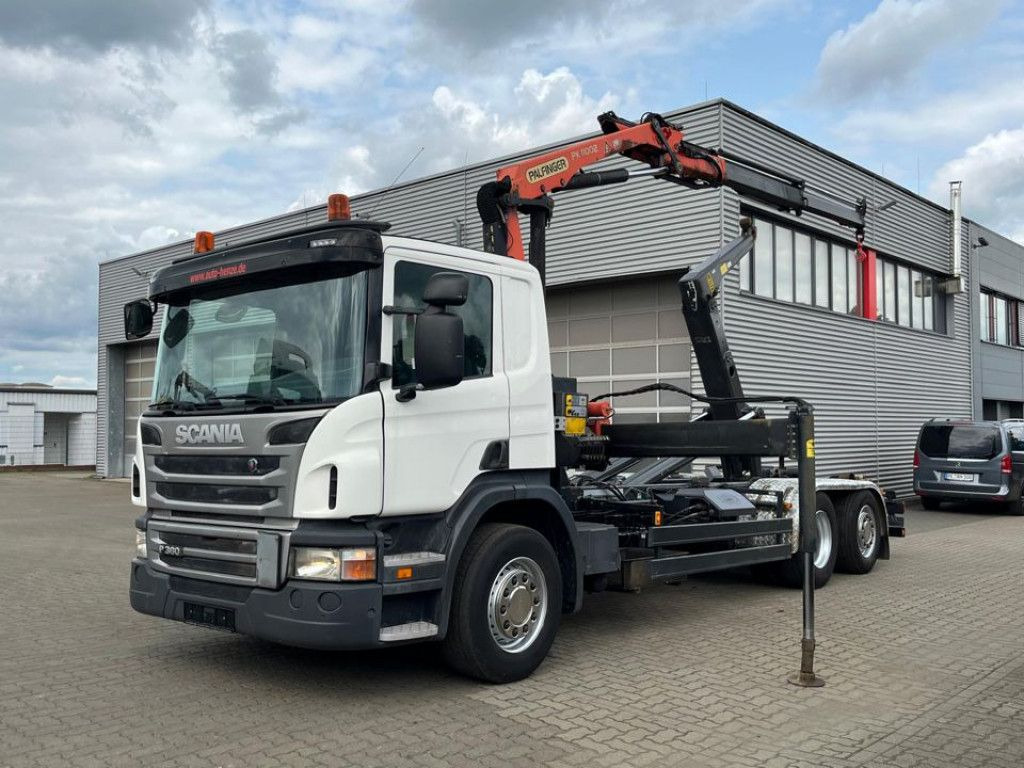 Scania P 360 6x2 Abrollkipper mit Kran Lift/Lenkachse Scania P 360 6x2 Abrollkipper mit Kran Lift/Lenkachse - Multibasculante camión, Camión grúa: foto 1 Scania P 360 6x2 Abrollkipper mit Kran Lift/Lenkachse Scania P 360 6x2 Abrollkipper mit Kran Lift/Lenkachse - Multibasculante camión, Camión grúa: foto 1