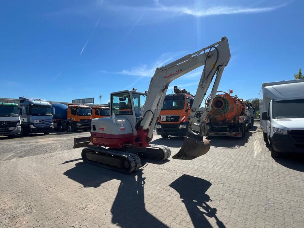 Takeuchi TB Minibagger 260 Powertilt+Löffel nur 1957h - Miniexcavadora: foto 1 Takeuchi TB Minibagger 260 Powertilt+Löffel nur 1957h - Miniexcavadora: foto 1