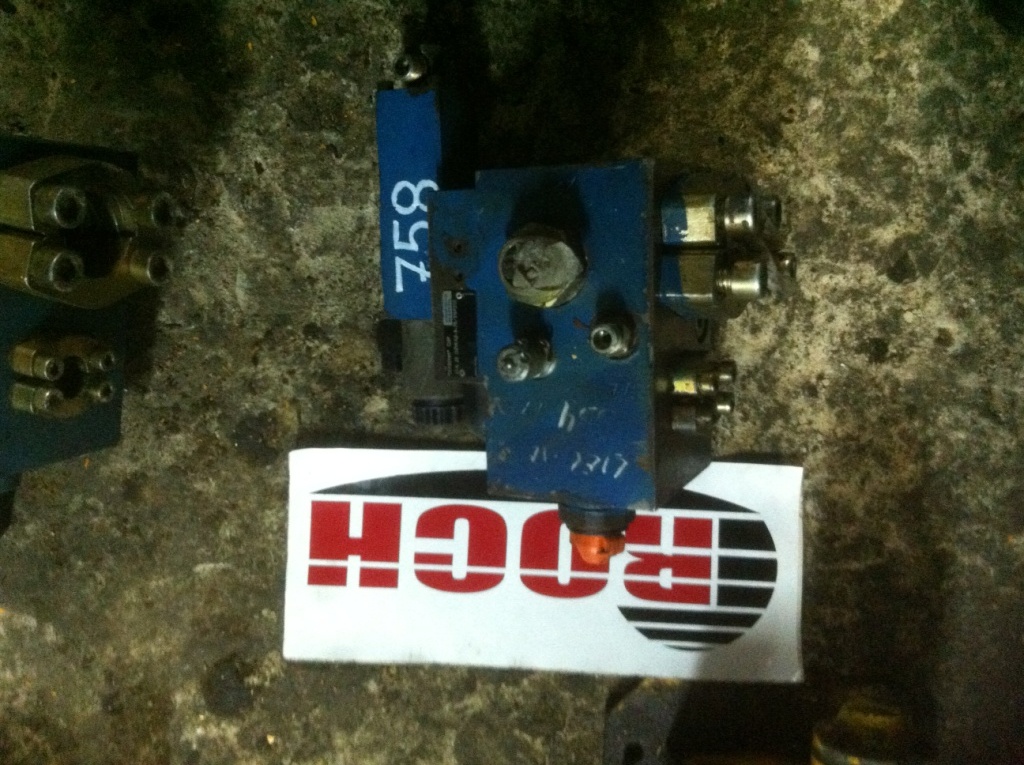 MANNESMANN REXROTH MHRCM25D2/EG26C1M 0002024 0929549 Q44 LFA25PZWA2-3-70/315P250 + 4WE6 D61/EG26C4 S0793 00932729 Q40 + CEWKA 069998 347 26VDC 1,15 - Válvula hidráulica para Cargadora de ruedas: foto 1 MANNESMANN REXROTH MHRCM25D2/EG26C1M 0002024 0929549 Q44 LFA25PZWA2-3-70/315P250 + 4WE6 D61/EG26C4 S0793 00932729 Q40 + CEWKA 069998 347 26VDC 1,15 - Válvula hidráulica para Cargadora de ruedas: foto 1