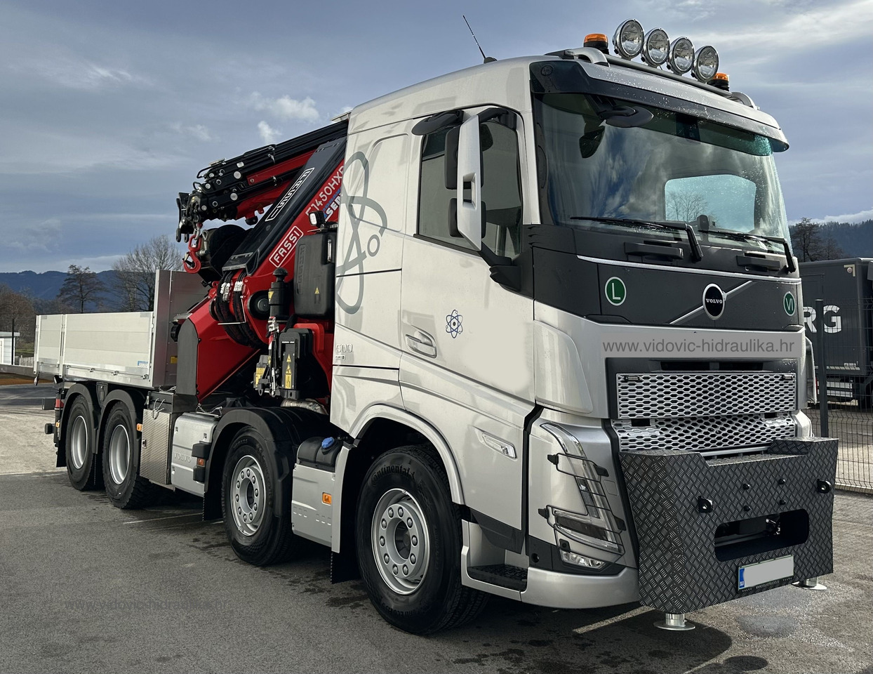 VOLVO Hiab Palfinger Fassi F1450 - Camión grúa: foto 1 VOLVO Hiab Palfinger Fassi F1450 - Camión grúa: foto 1