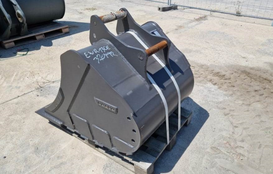 Volvo Tieflöffel mit Messer - Retroexcavadora: foto 3 Volvo Tieflöffel mit Messer - Retroexcavadora: foto 3