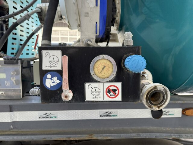 Betonmischer-Auflieger Euromix 12 m³ mit Motor - Semirremolque hormigonera: foto 4 Betonmischer-Auflieger Euromix 12 m³ mit Motor - Semirremolque hormigonera: foto 4