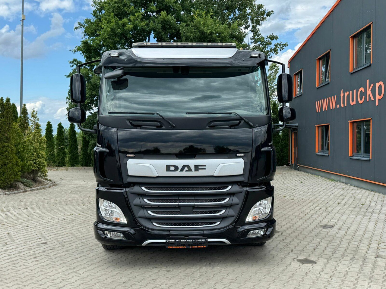 DAF CF 450 FAN 6x2 Pritsche mit Kran HIAB 188 E-6 - Camión grúa: foto 4 DAF CF 450 FAN 6x2 Pritsche mit Kran HIAB 188 E-6 - Camión grúa: foto 4