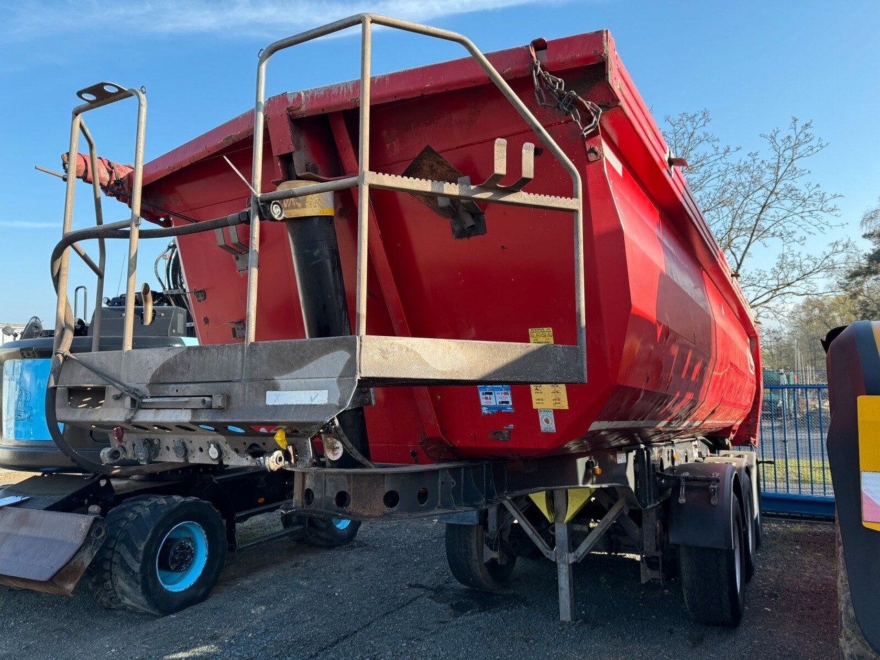 Fliegl DHKA 390 Kippauflieger 3 Achse - Volquete semirremolque: foto 5 Fliegl DHKA 390 Kippauflieger 3 Achse - Volquete semirremolque: foto 5
