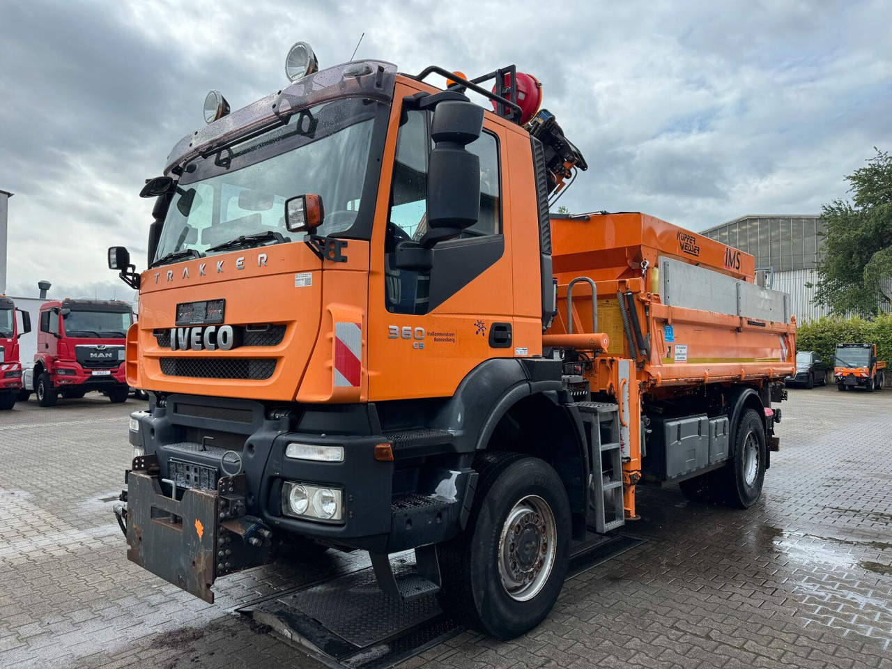 Iveco TRAKKER Kipper Kran TEREX 85.2 Winterdienst - Camión grúa: foto 2 Iveco TRAKKER Kipper Kran TEREX 85.2 Winterdienst - Camión grúa: foto 2