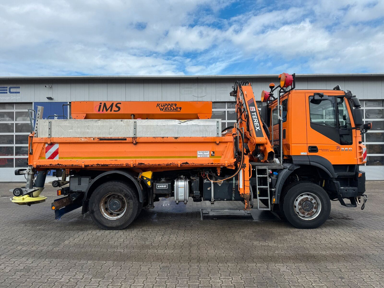 Iveco TRAKKER Kipper Kran TEREX 85.2 Winterdienst - Volquete camión, Camión grúa: foto 3 Iveco TRAKKER Kipper Kran TEREX 85.2 Winterdienst - Volquete camión, Camión grúa: foto 3