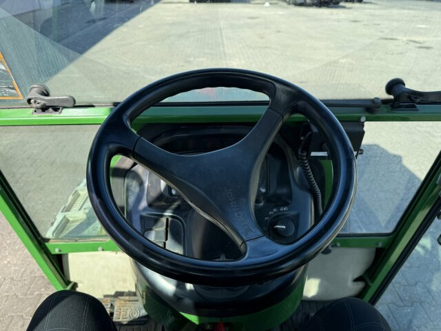 John Deere 3520 Kommunaltrak. Frontkraftheber Kuppeldreieck - Tractor municipal: foto 2 John Deere 3520 Kommunaltrak. Frontkraftheber Kuppeldreieck - Tractor municipal: foto 2