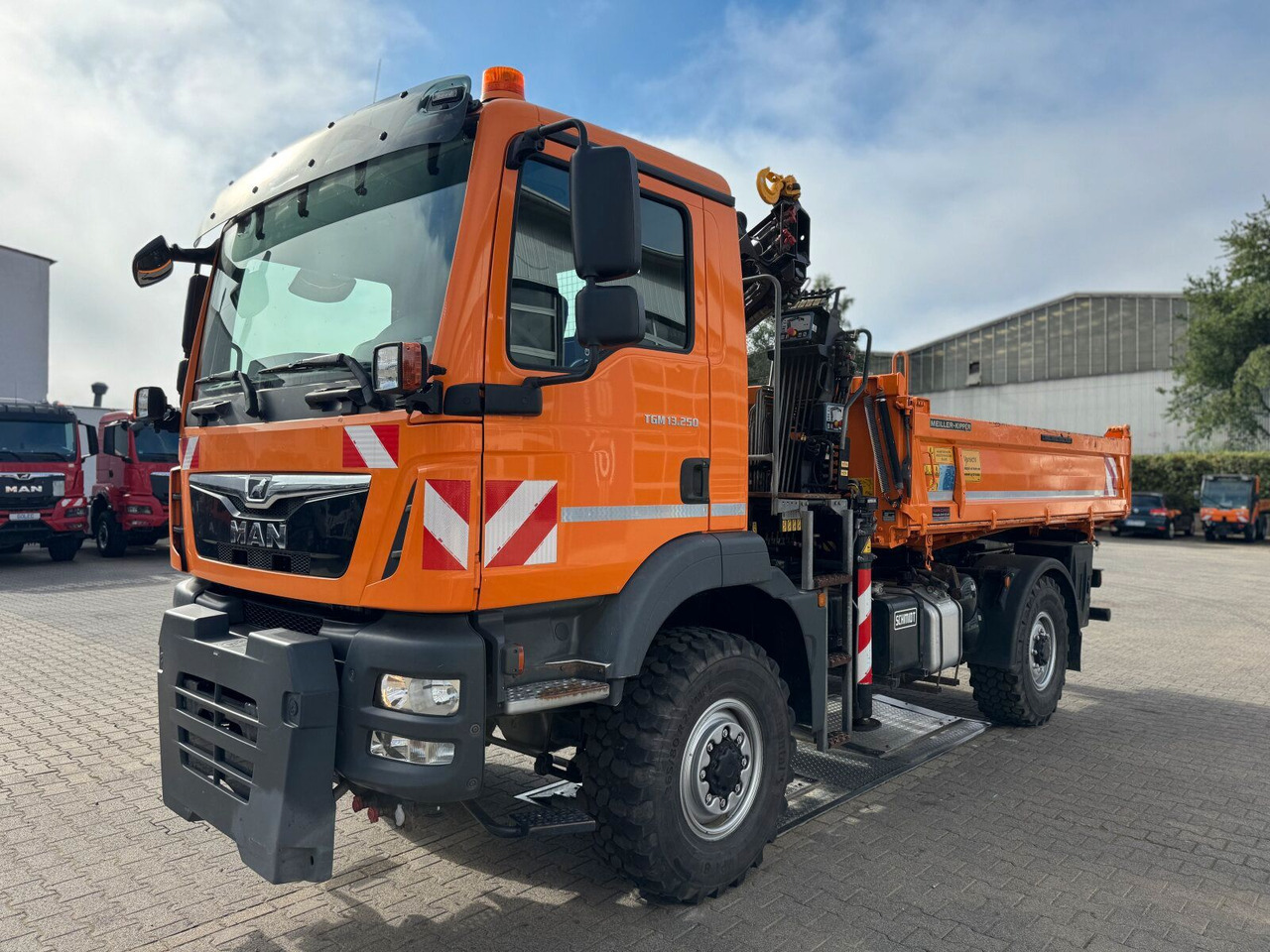 MAN TGM 13.250 4x4 Kipper Kran HIAB Winterd. - Volquete camión, Camión grúa: foto 2 MAN TGM 13.250 4x4 Kipper Kran HIAB Winterd. - Volquete camión, Camión grúa: foto 2