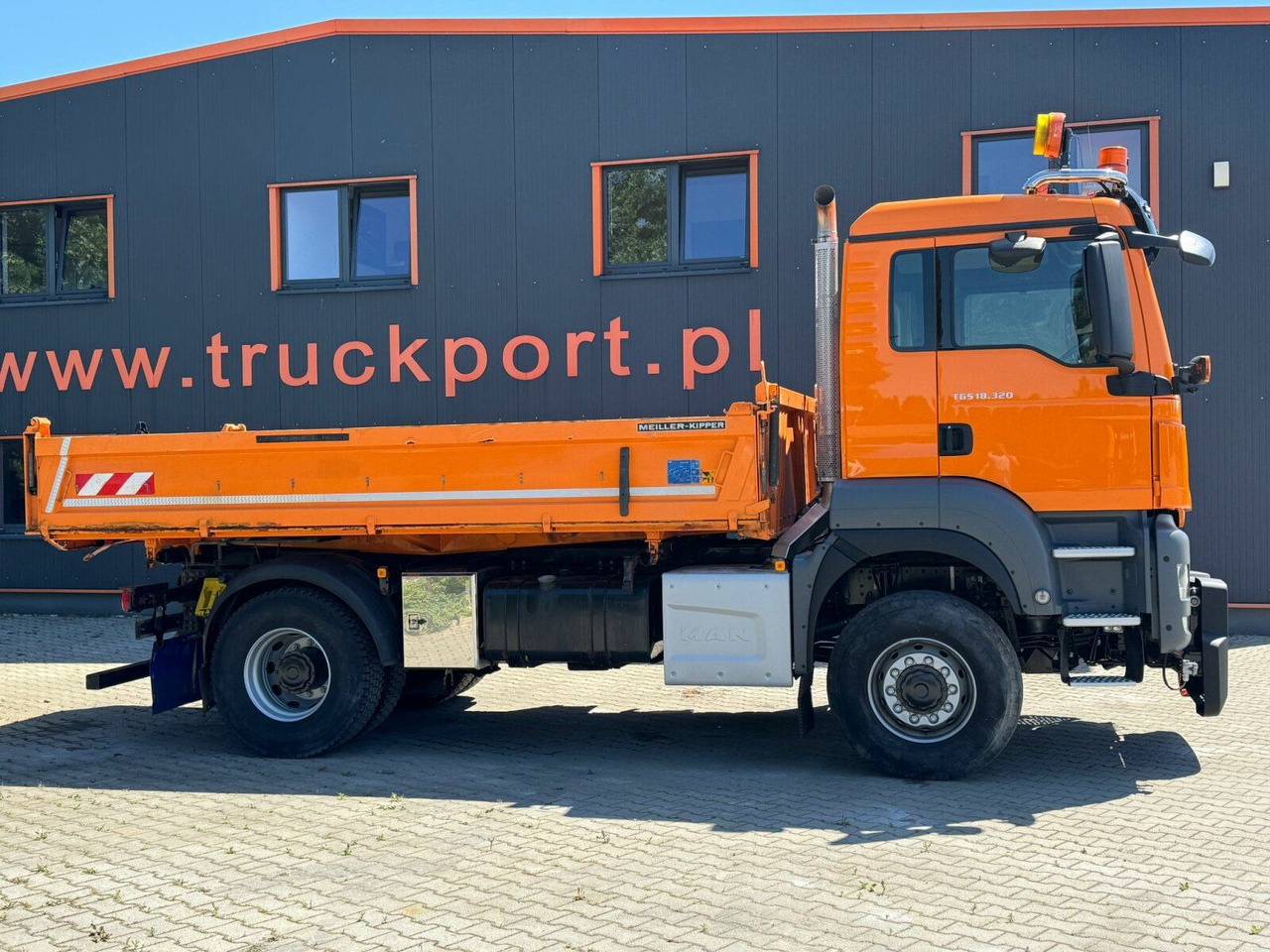 MAN TGS 18.320 4x4 BL Euro 6 Kipper + Winterdienst - Volquete camión: foto 4 MAN TGS 18.320 4x4 BL Euro 6 Kipper + Winterdienst - Volquete camión: foto 4