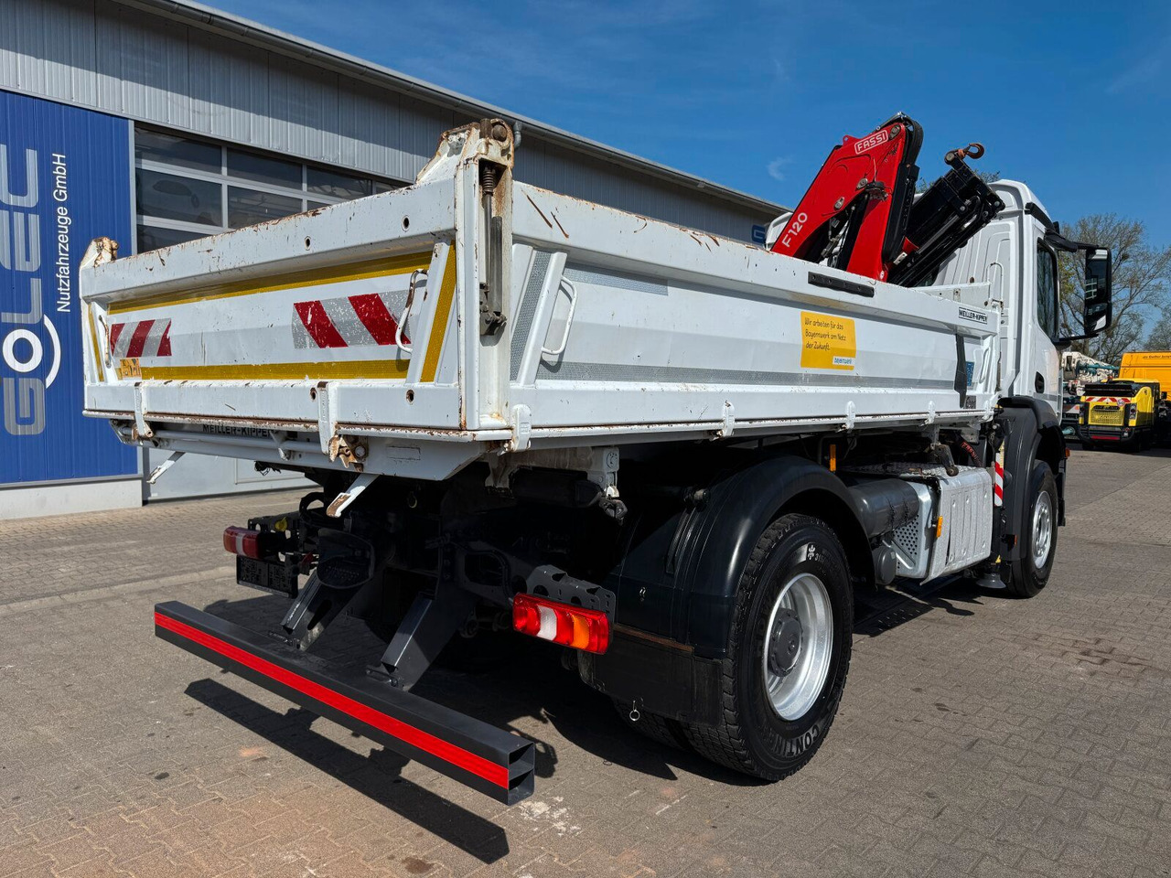 Mercedes-Benz AROCS 1832 4x2 Euro 6 Kipper Kran FASSI F120FB - Volquete camión, Camión grúa: foto 4 Mercedes-Benz AROCS 1832 4x2 Euro 6 Kipper Kran FASSI F120FB - Volquete camión, Camión grúa: foto 4