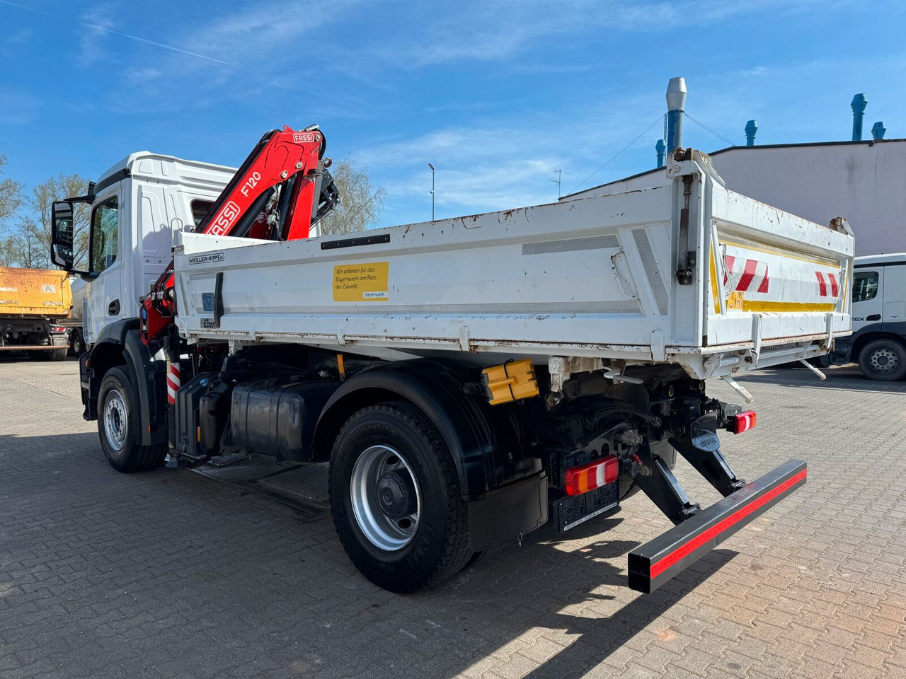 Mercedes-Benz AROCS 1832 4x2 Euro 6 Kipper Kran FASSI F120FB - Volquete camión, Camión grúa: foto 5 Mercedes-Benz AROCS 1832 4x2 Euro 6 Kipper Kran FASSI F120FB - Volquete camión, Camión grúa: foto 5