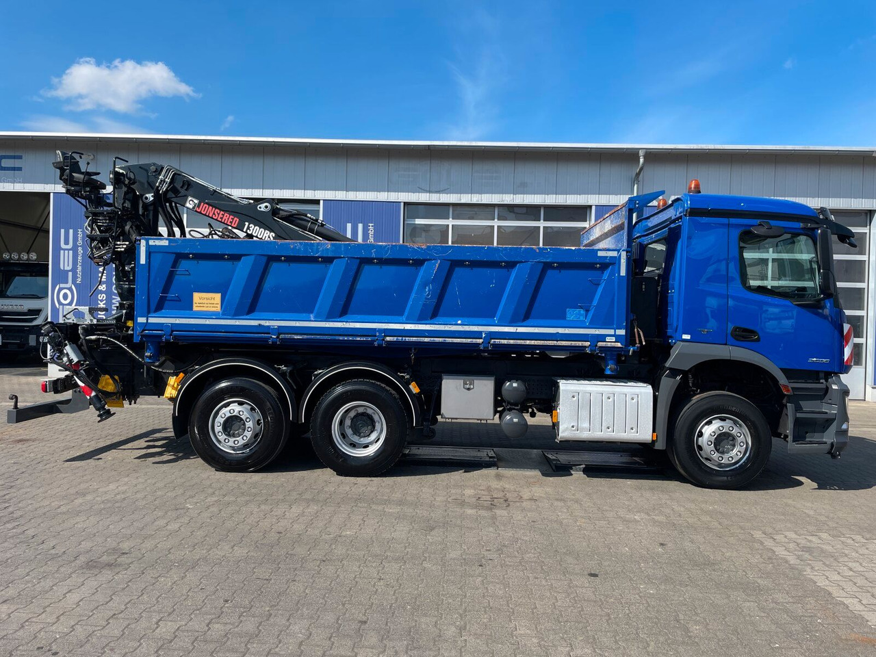 Mercedes-Benz AROCS 2536 6x2*4 Kipper Kran HIAB - Volquete camión, Camión grúa: foto 2 Mercedes-Benz AROCS 2536 6x2*4 Kipper Kran HIAB - Volquete camión, Camión grúa: foto 2