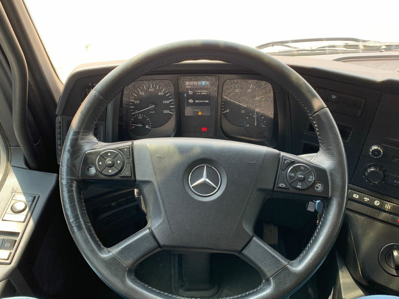 Volquete camión Mercedes-Benz AROCS 4145 8x8 EURO6 Muldenkipper TOP!: foto 22