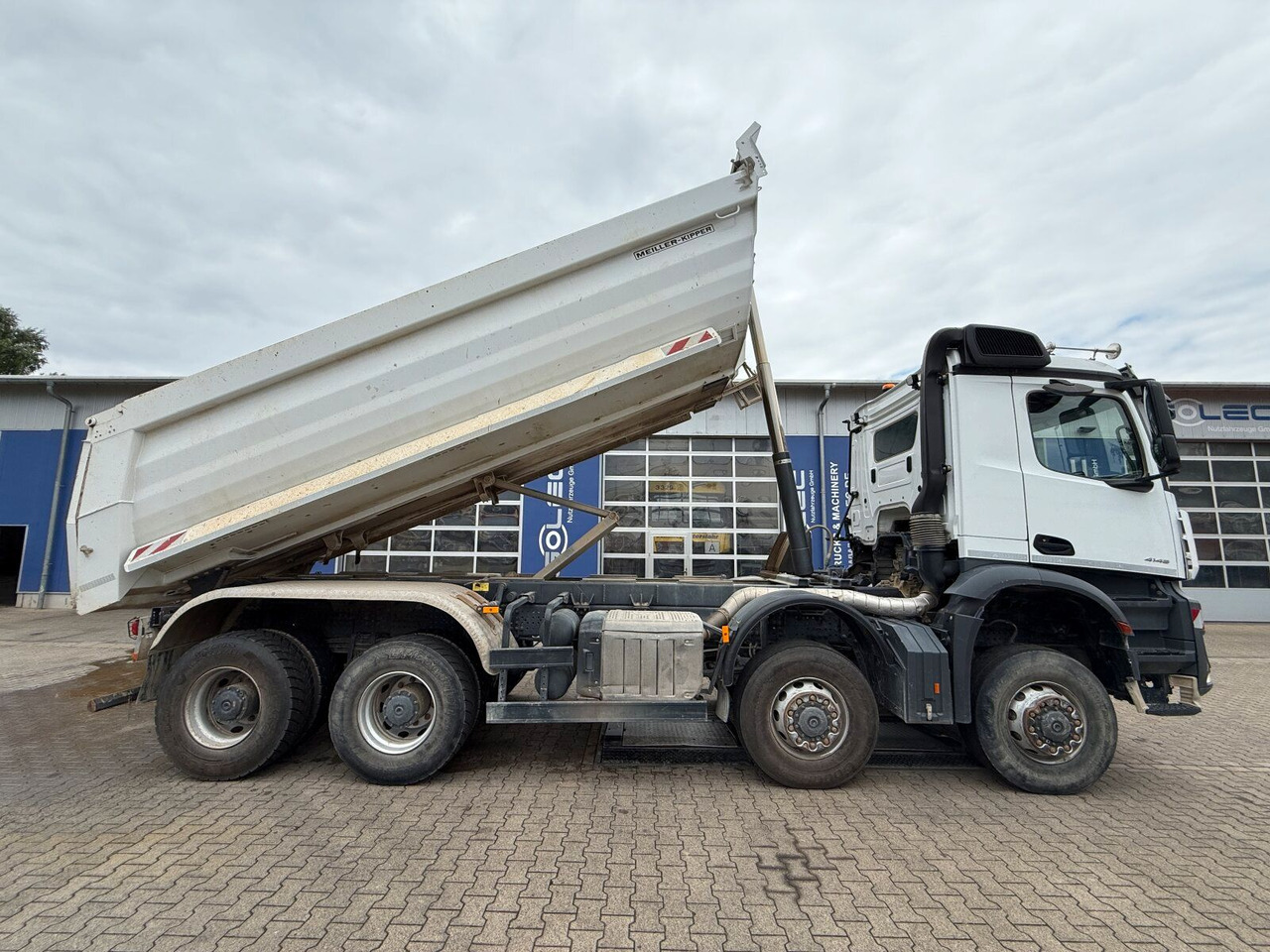 Mercedes-Benz AROCS 4145 8x8 Meiller Muldenkipper - Volquete camión: foto 4 Mercedes-Benz AROCS 4145 8x8 Meiller Muldenkipper - Volquete camión: foto 4