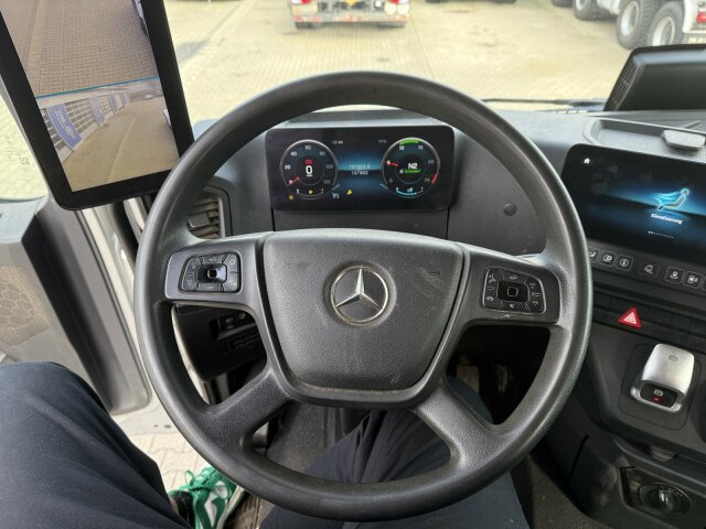 Mercedes-Benz Arocs 3246 8x4 Abrollkipper Kran Palfinger 19001 - Multibasculante camión, Camión grúa: foto 4 Mercedes-Benz Arocs 3246 8x4 Abrollkipper Kran Palfinger 19001 - Multibasculante camión, Camión grúa: foto 4