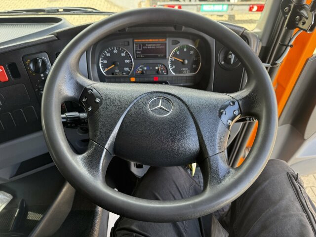 Mercedes-Benz Atego 1324 4x2 Kehrmaschine Viajet 6R/L - Barredora vial: foto 3 Mercedes-Benz Atego 1324 4x2 Kehrmaschine Viajet 6R/L - Barredora vial: foto 3