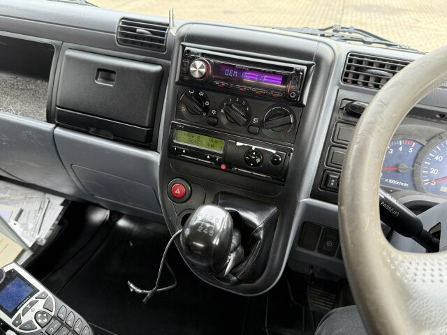 Mitsubishi Canter FUSO Kehrmaschine BROCK SL140 4 m³ - Barredora vial: foto 3 Mitsubishi Canter FUSO Kehrmaschine BROCK SL140 4 m³ - Barredora vial: foto 3