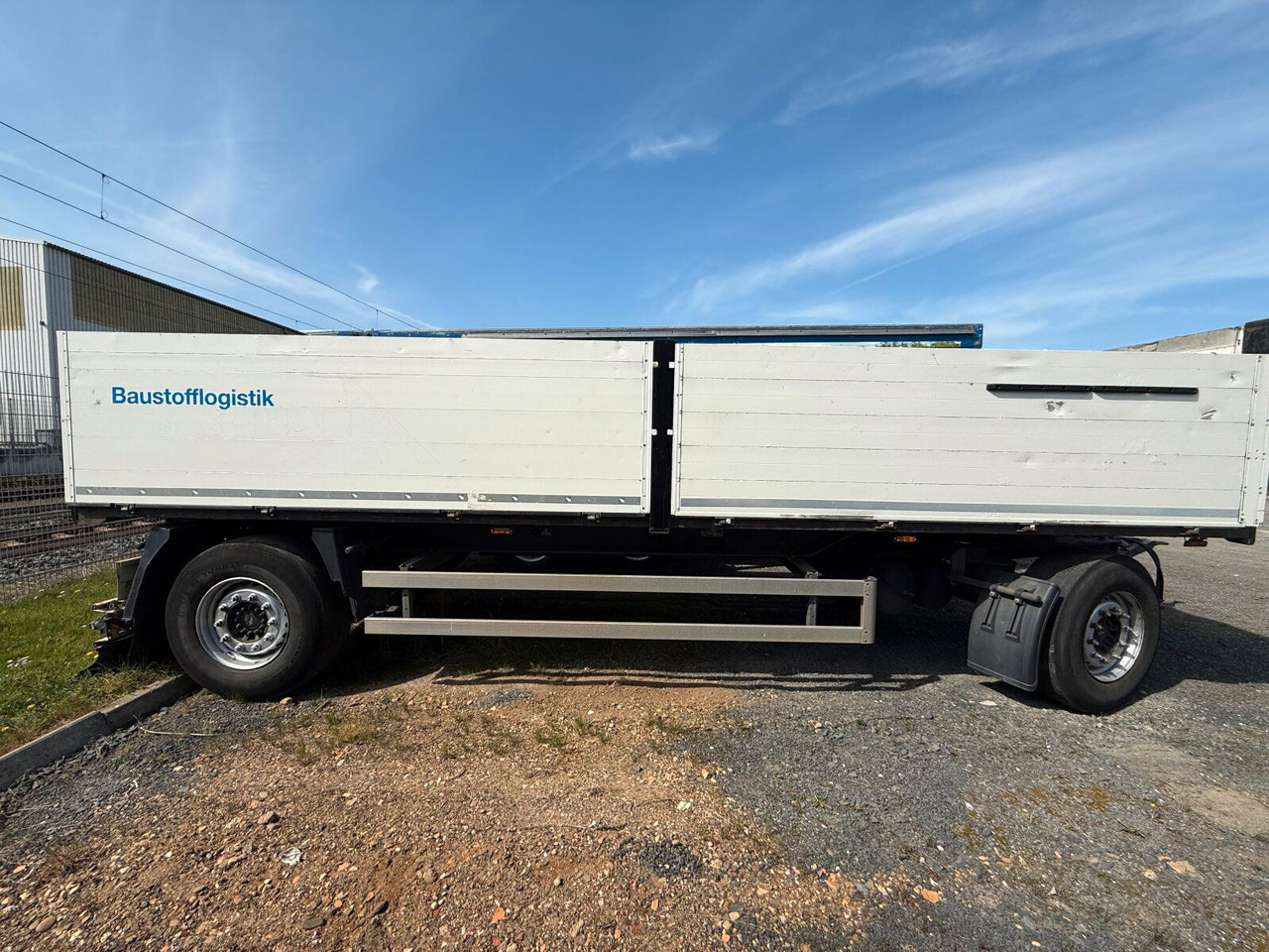 Schmitz Cargobull Gotha AFG 18 BS Baustoffanhänger 2 Achse - Remolque plataforma/ Caja abierta: foto 2 Schmitz Cargobull Gotha AFG 18 BS Baustoffanhänger 2 Achse - Remolque plataforma/ Caja abierta: foto 2