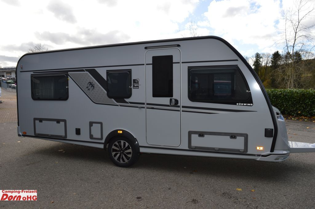 Knaus Südwind 540 UE Black Selection Elektrische Fußbo - Caravana: foto 1 Knaus Südwind 540 UE Black Selection Elektrische Fußbo - Caravana: foto 1